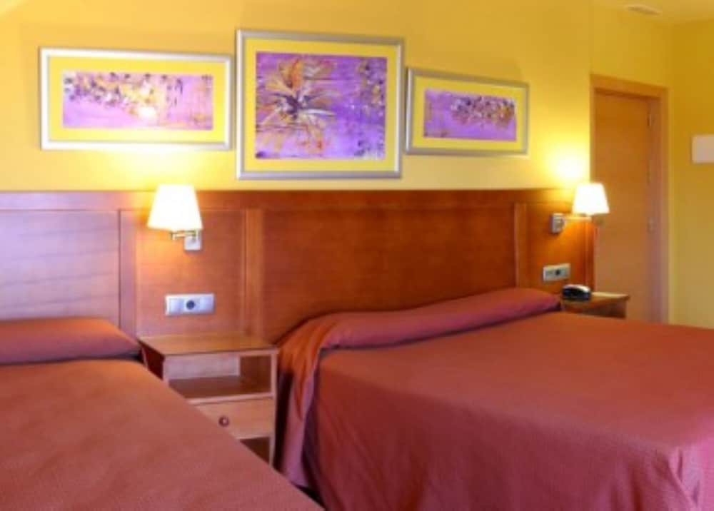 Double Room (2 adults + 1 child) - Photo 2