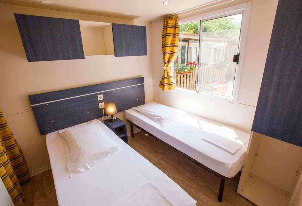 Basic Mobile Home photo 1