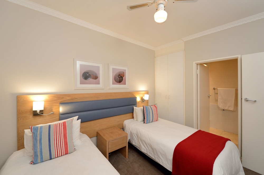 Suite, 2 Bedrooms - Photo 8