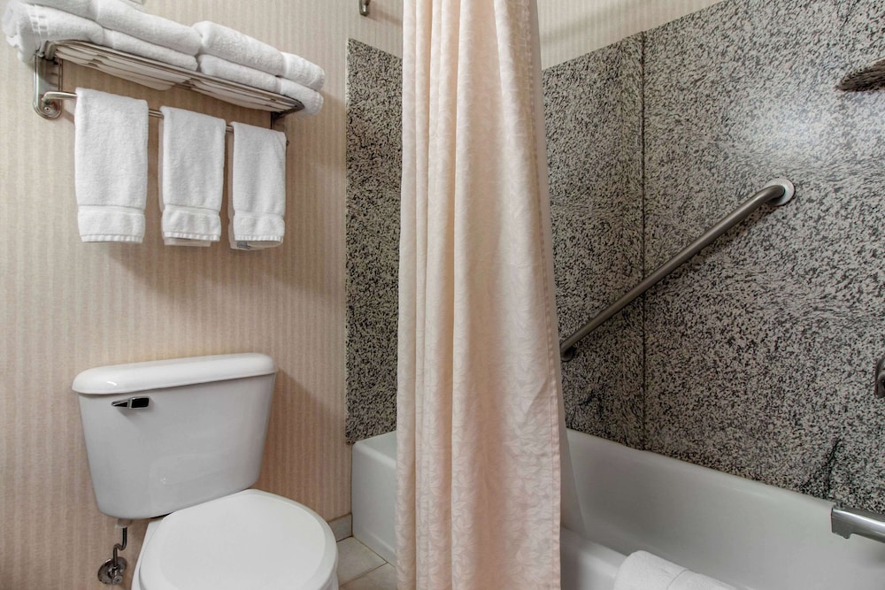 Suite, Multiple Beds, Non Smoking - Photo 4
