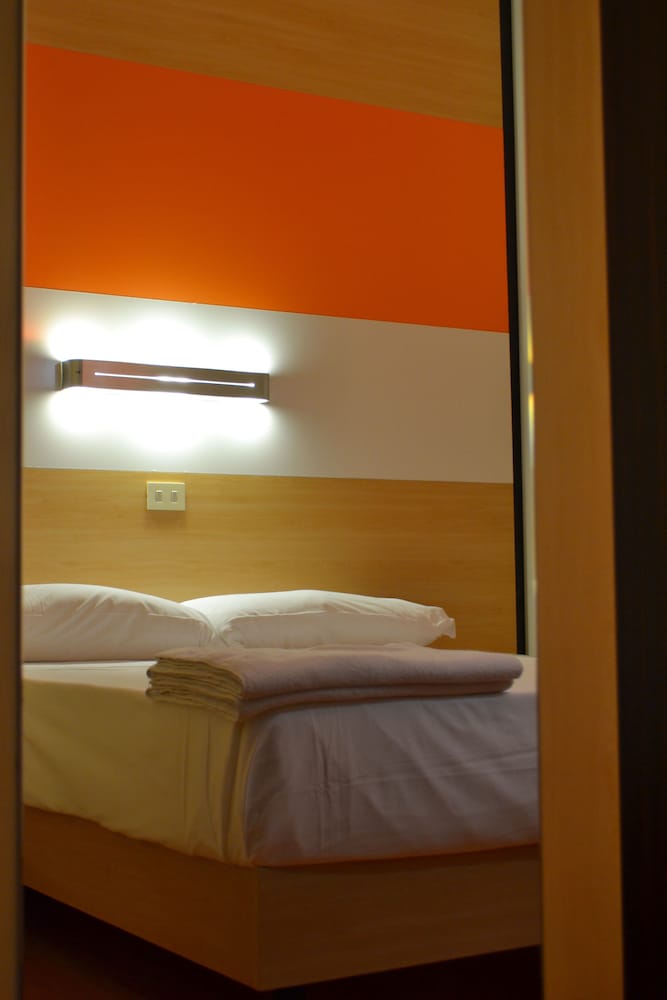 Standard Double Room Single Use, 1 Queen Bed photo 3