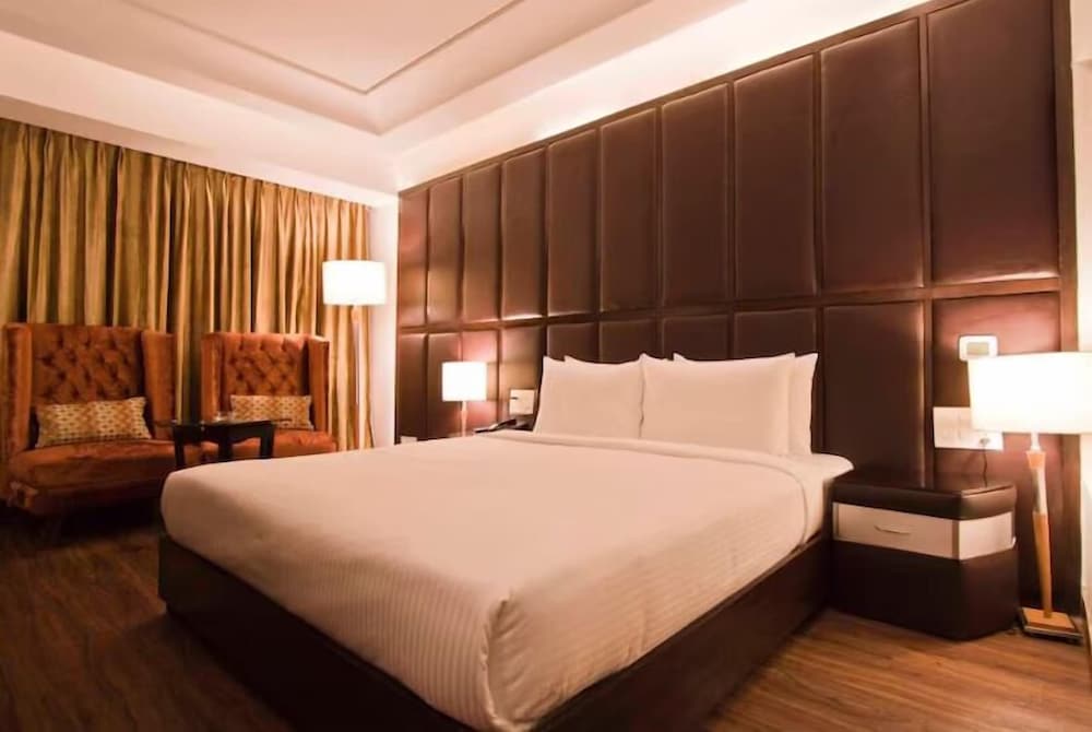 Executive Room - Photo 3
