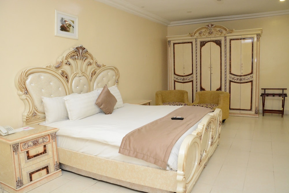 Executive Single Room, Smoking, Pool View photo 3