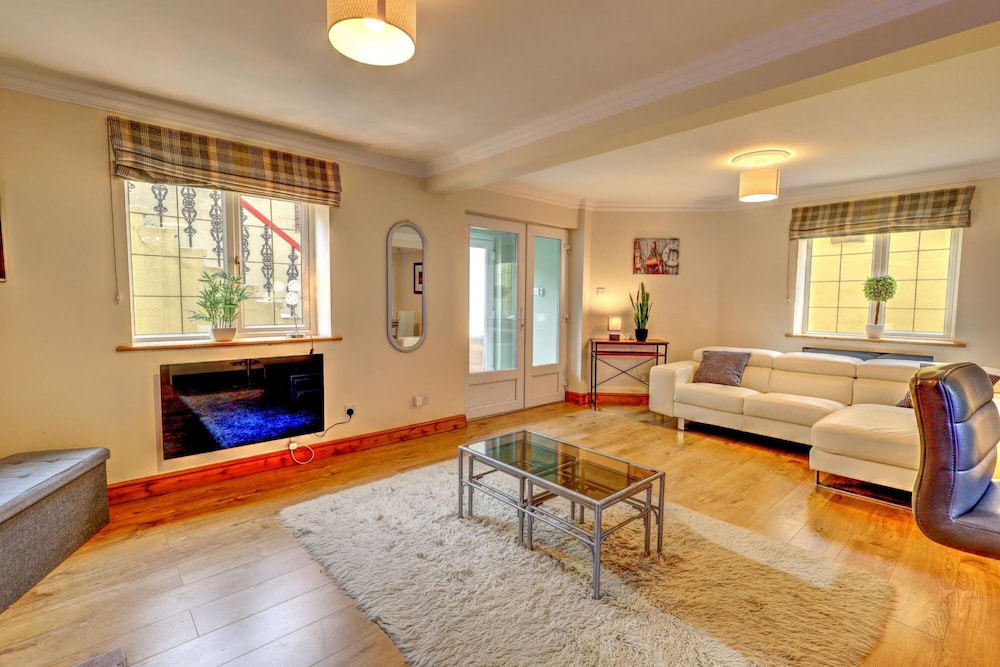 Apartment photo 1