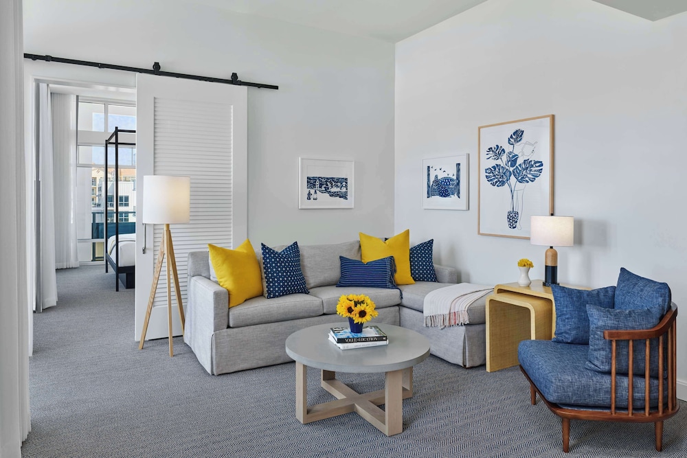 Suite, 1 King Bed (Grand Ocean)