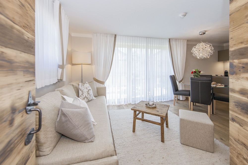 Deluxe Suite, 1 Bedroom, Kitchen, Garden View photo 2