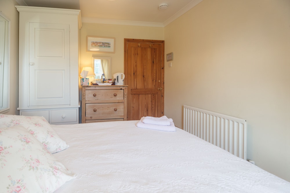 Small Double Room, Private Bathroom (2) photo 2