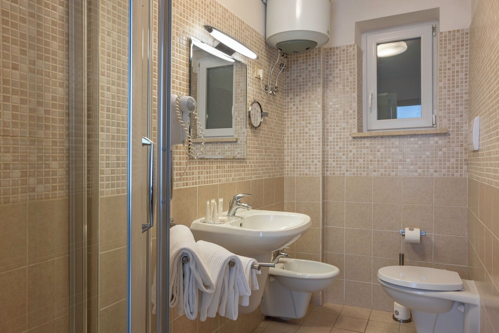 Family Duplex - Photo 10