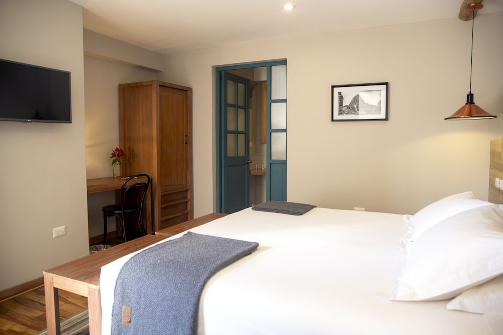 Superior Room, 1 Queen Bed photo 2