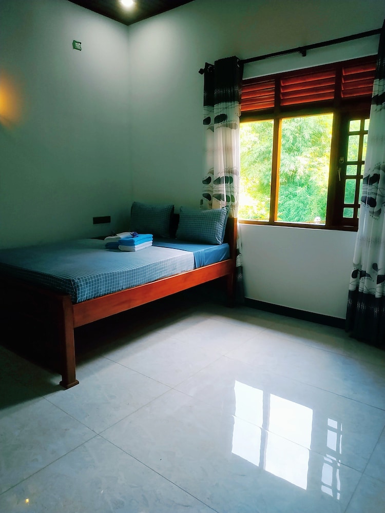 Economy Double Room, Balcony, Garden View photo 3