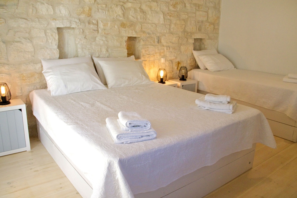 Club Triple Room