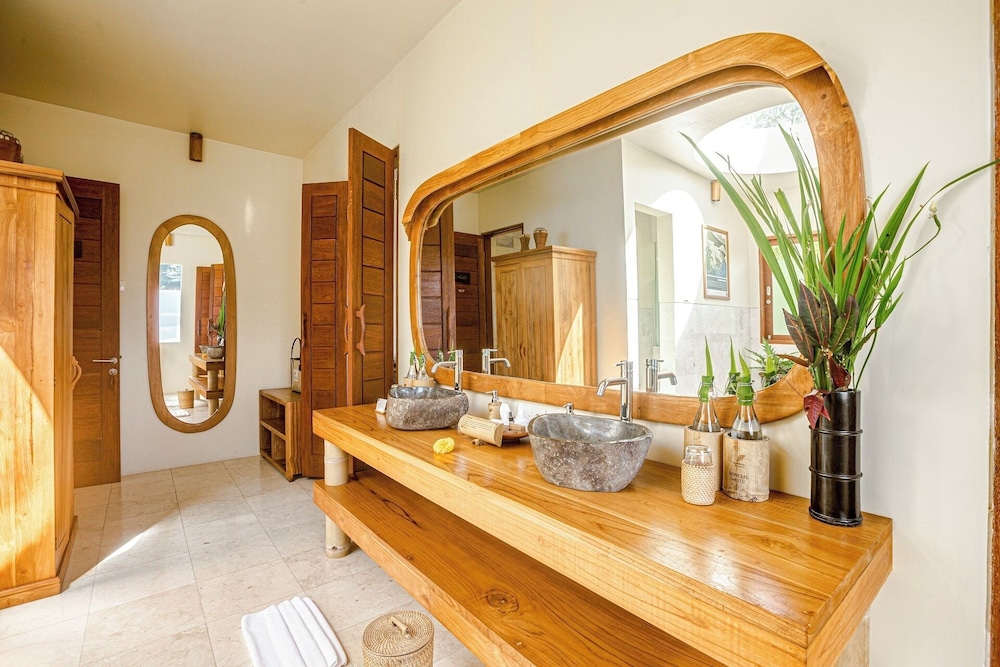 Luxury Suite - Photo 3