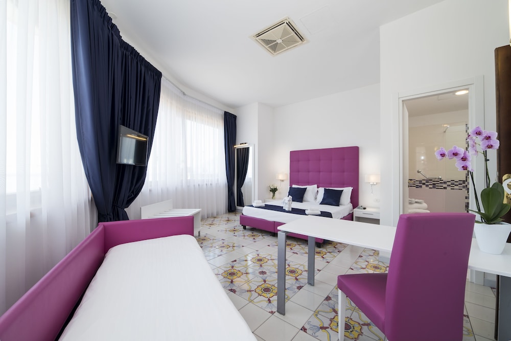 Comfort Room, City View - Photo 17
