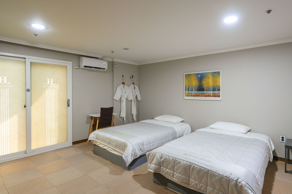 Single Twin Room