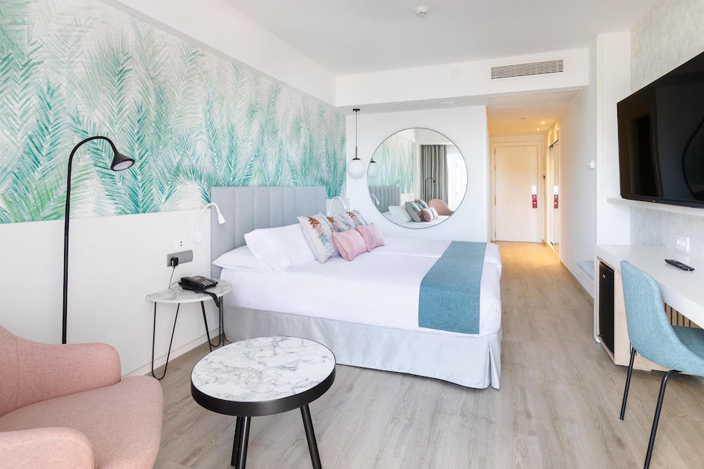 Deluxe Room (1 Adult)