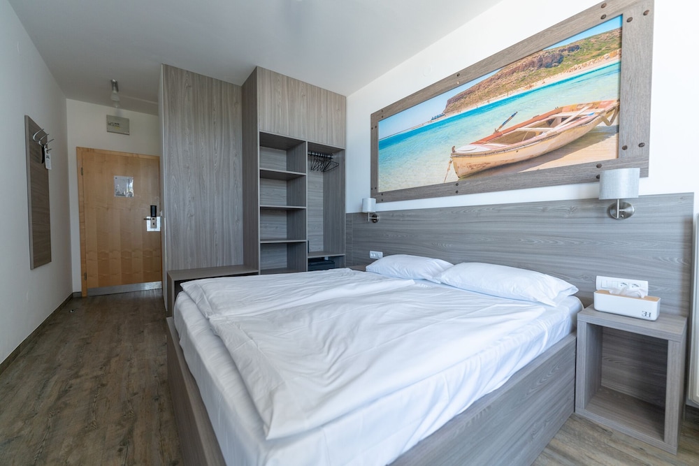 Double or Twin Room, Sea and Lake View - Photo 4