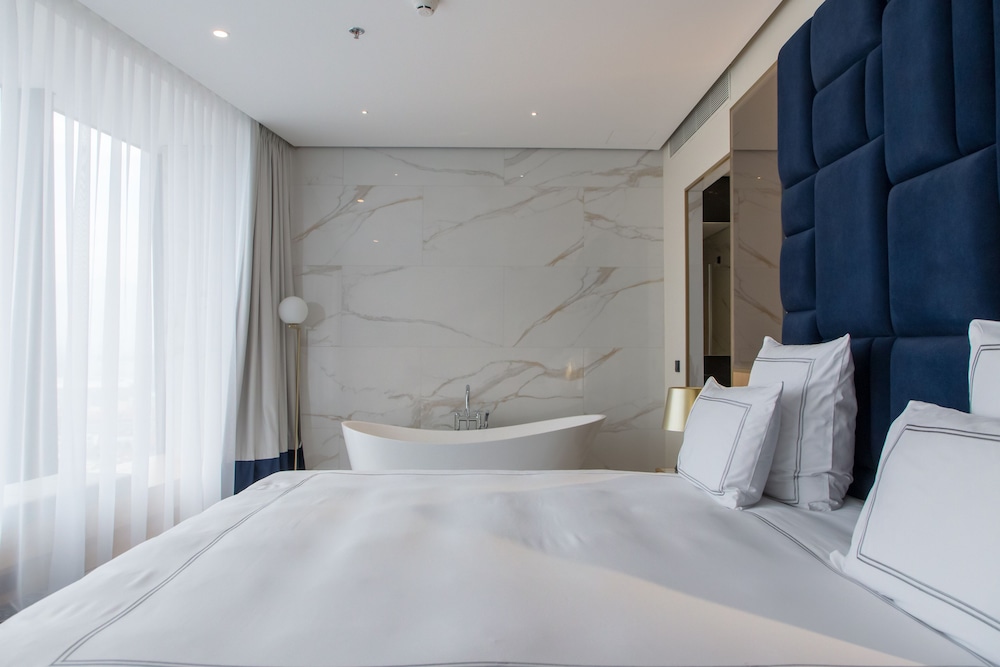 Executive Suite, 1 King Bed with Sofa bed (Panorama) photo 1