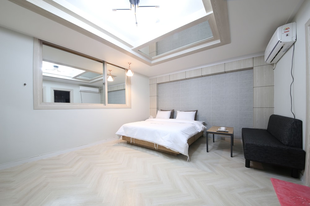 Deluxe Room, Bathtub - Photo 6