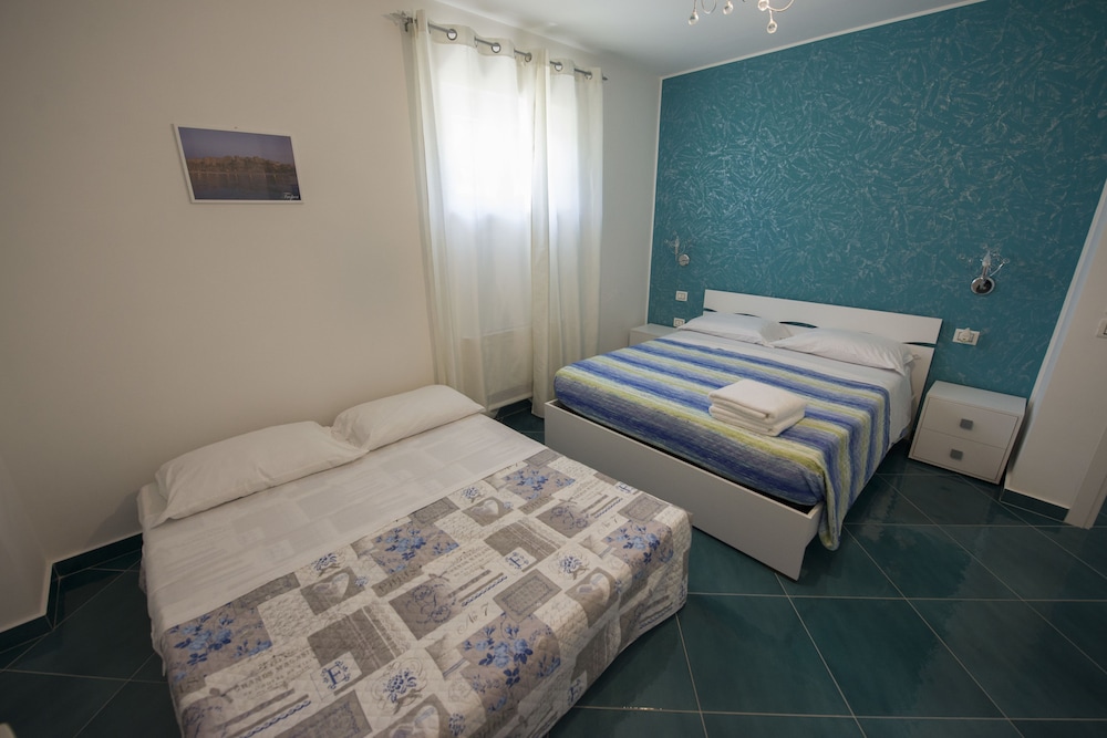 Family Quadruple Room, 1 Queen Bed with Sofa bed (102) photo 2