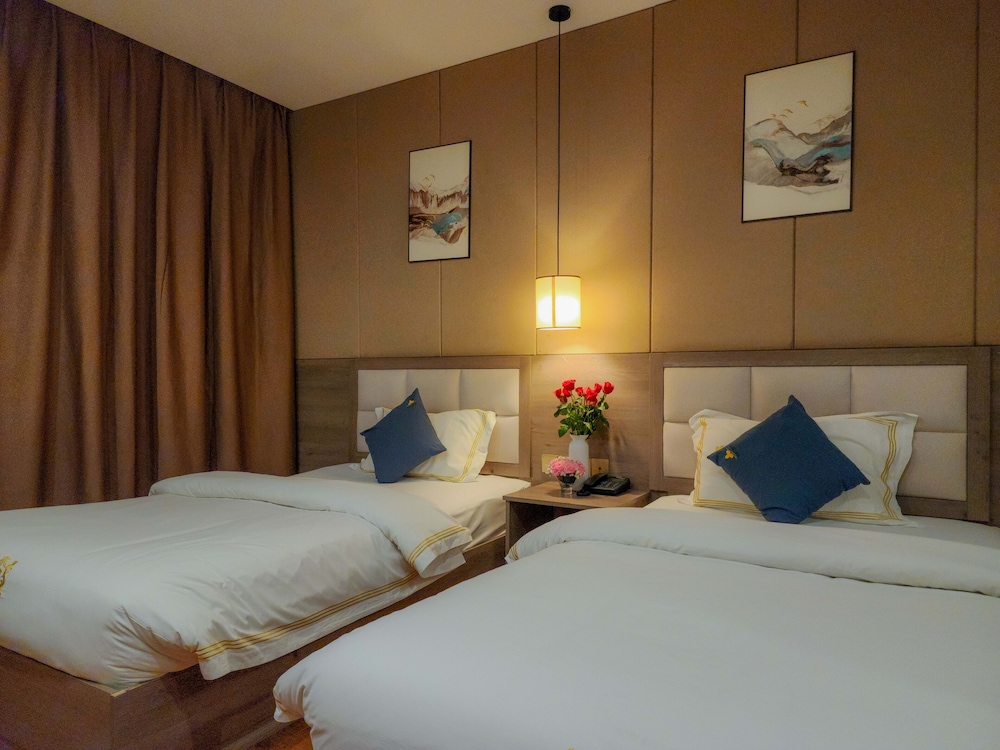 Deluxe Twin Room, Multiple Beds, Non Smoking, Private Bathroom - Photo 2