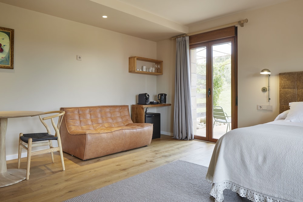 Deluxe Room - Photo 4