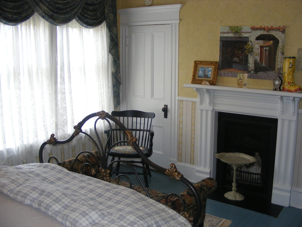 Room, 1 Queen Bed, Fireplace photo 3