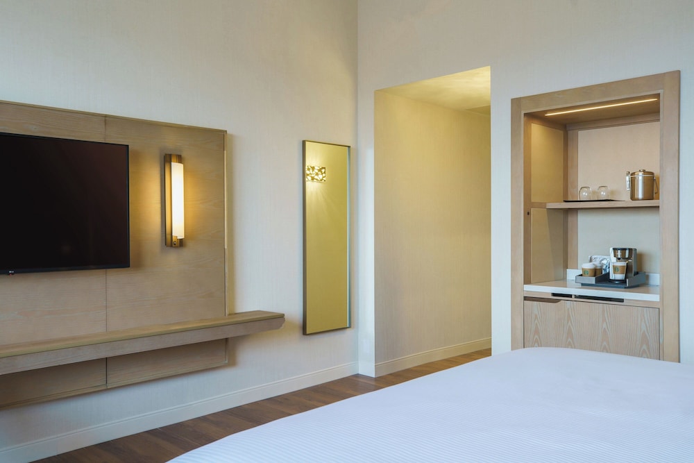 Premium Room, 2 Queen Beds - Photo 1
