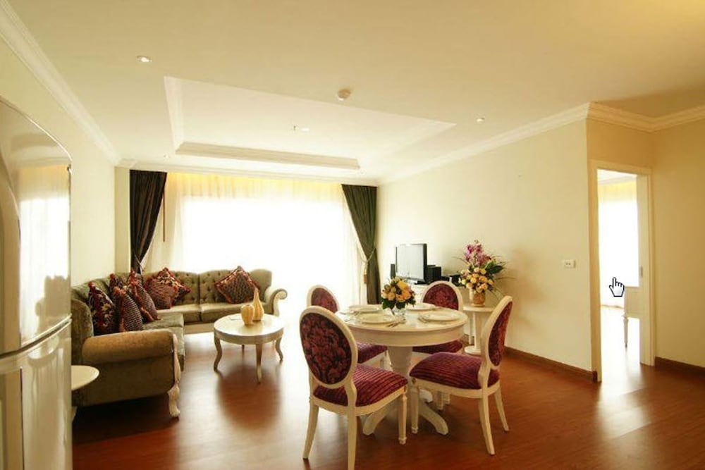 Suite, 1 Bedroom - Photo 4