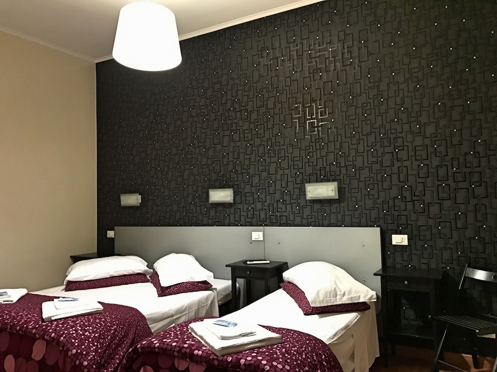 Triple Room, Ensuite photo 3