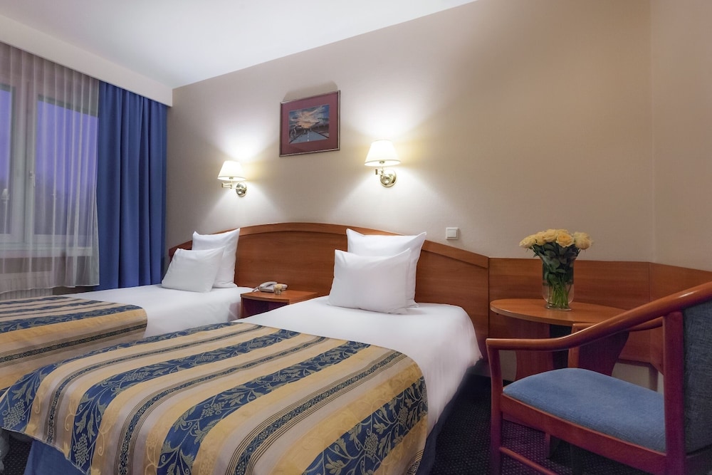 Standard Twin Room, 2 Twin Beds - Photo 3