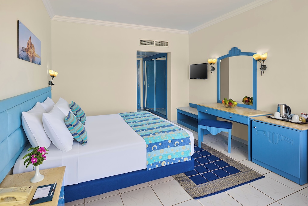 Superior Room, Pool View photo 2