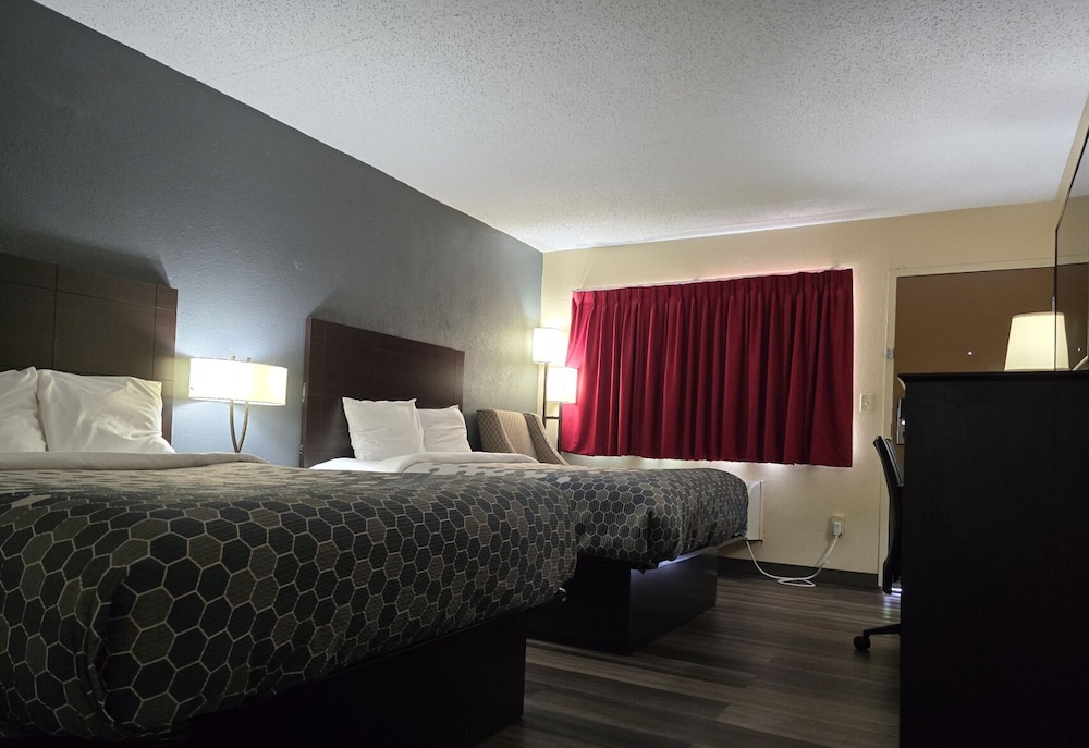 Room, 2 Queen Beds, Accessible, Non Smoking - Photo 1