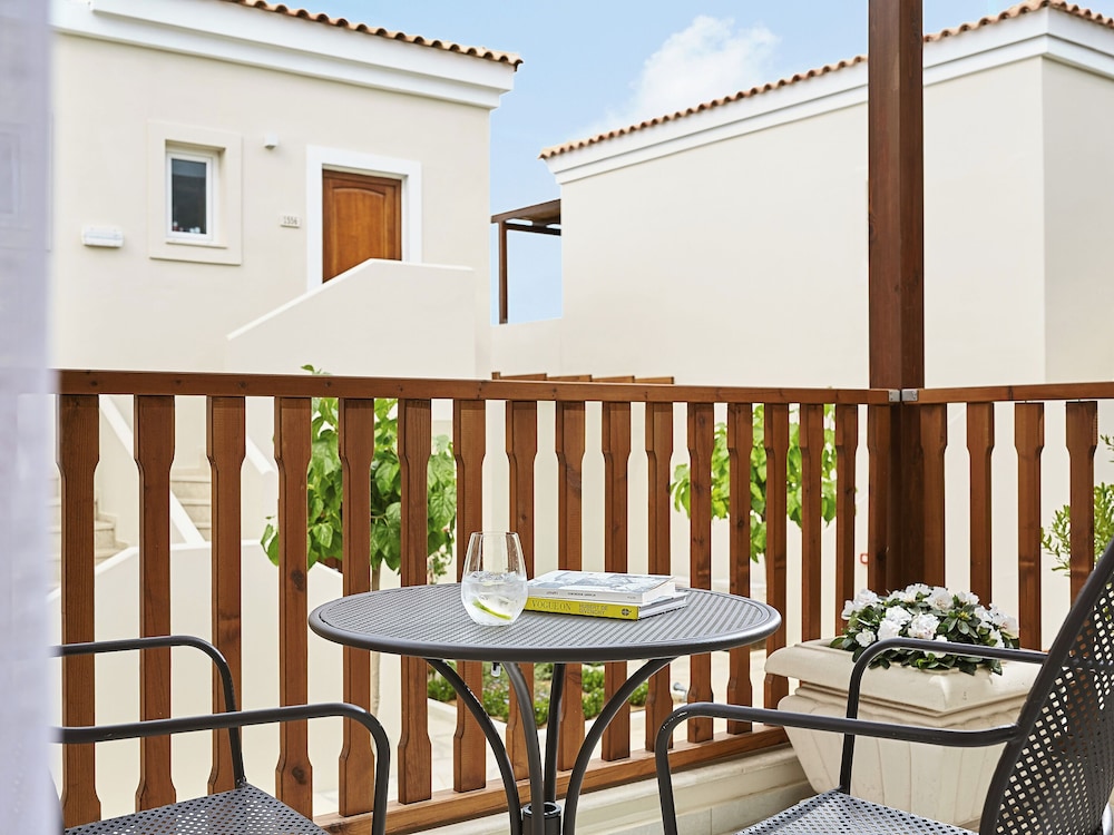 Casa Marina Junior Family Room Garden View photo 3