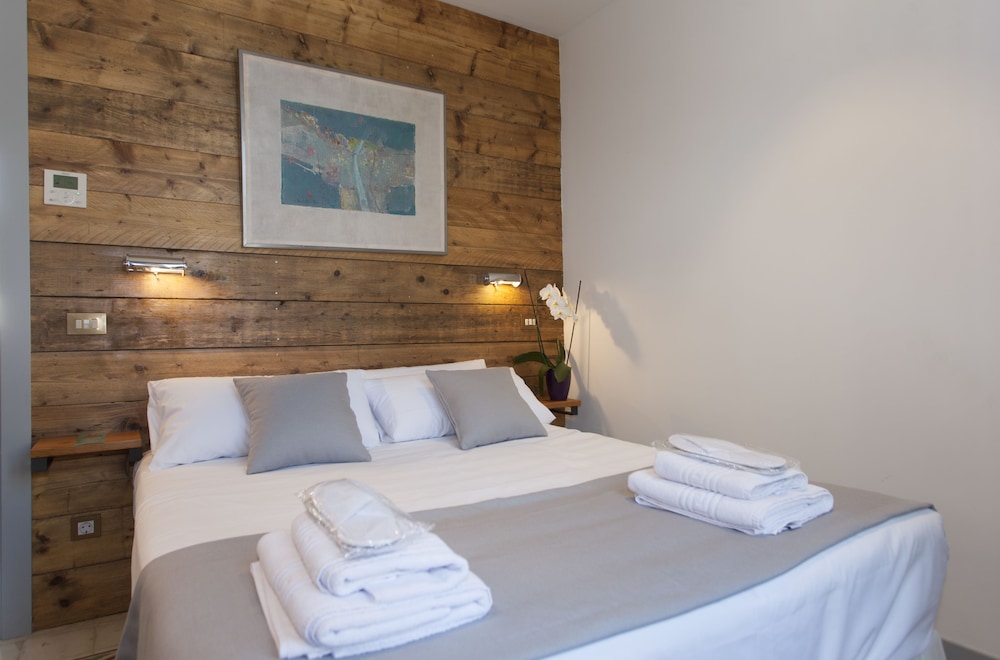 Classic Double Room, 1 Queen Bed, City View - Photo 8