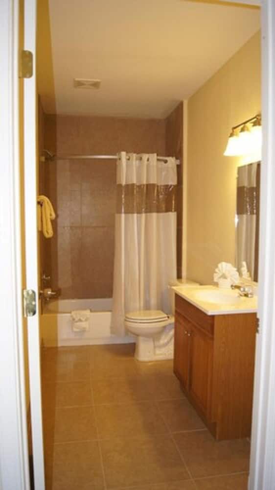 Room, 2 Queen Beds, Non Smoking - Photo 12