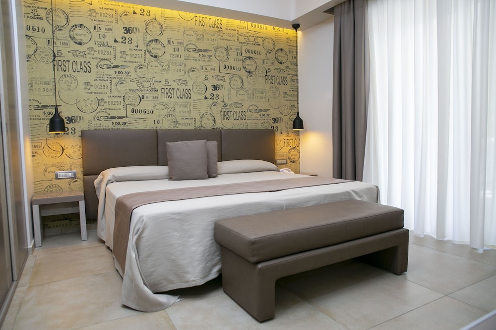 Deluxe Double Room, Balcony, Partial Sea View Beach Included photo 1