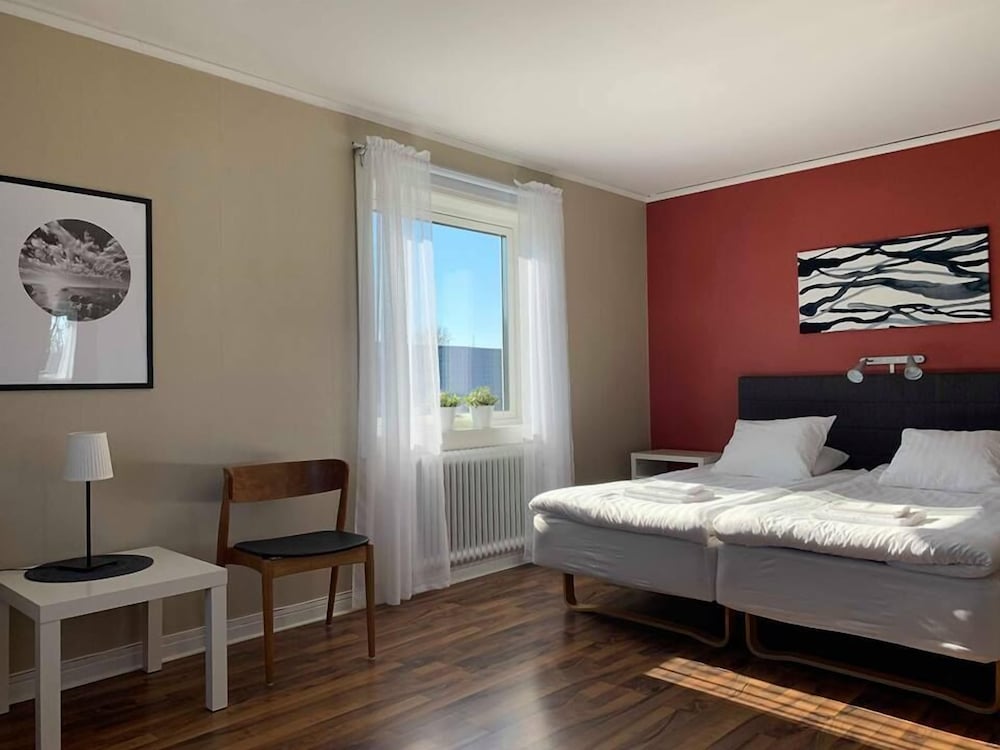 Basic Double Room, Shared Bathroom photo 1