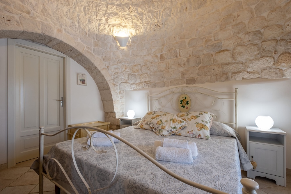 Traditional House (Trullo La Corte) photo 3