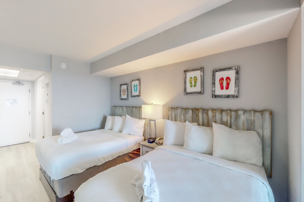Room (Studio,Multiple Beds) photo 2