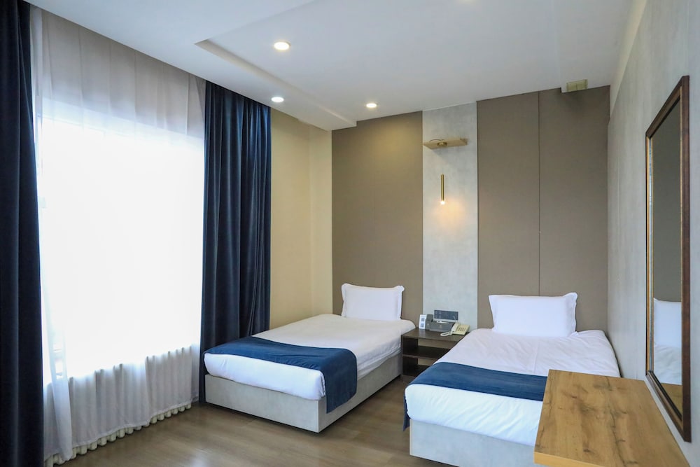 Superior Twin Room, City View