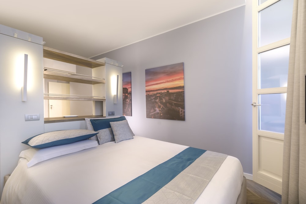 Junior Double or Twin Room photo 2