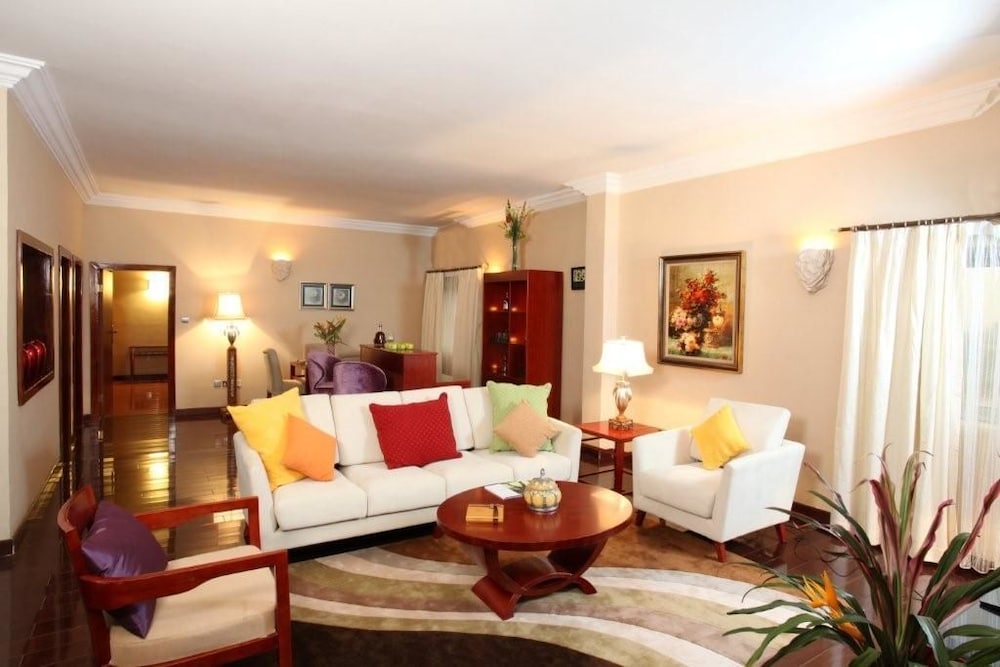 Suite (Ambassadorial) photo 2