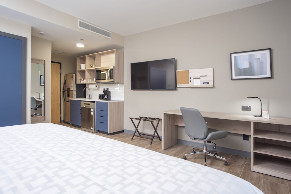 Studio Suite, 1 King Bed, Accessible Bathtub, City View - Photo 5