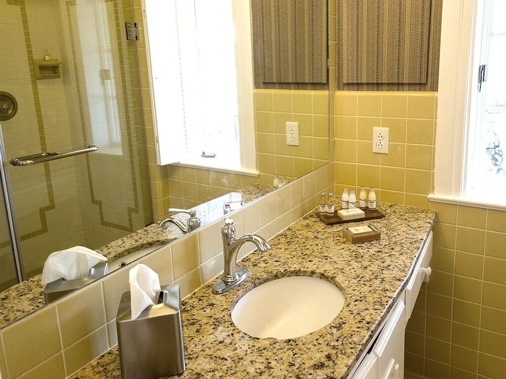 Luxury Double Room, Ensuite, Harbor View (The Royal) photo 3