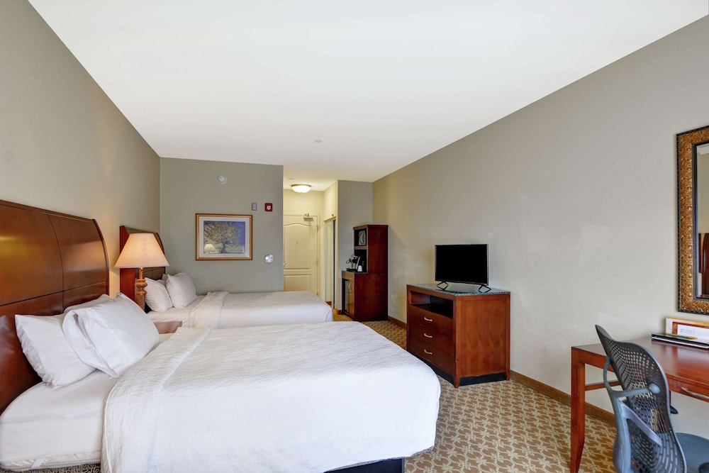 Deluxe Room, 2 Queen Beds, Corner photo 1