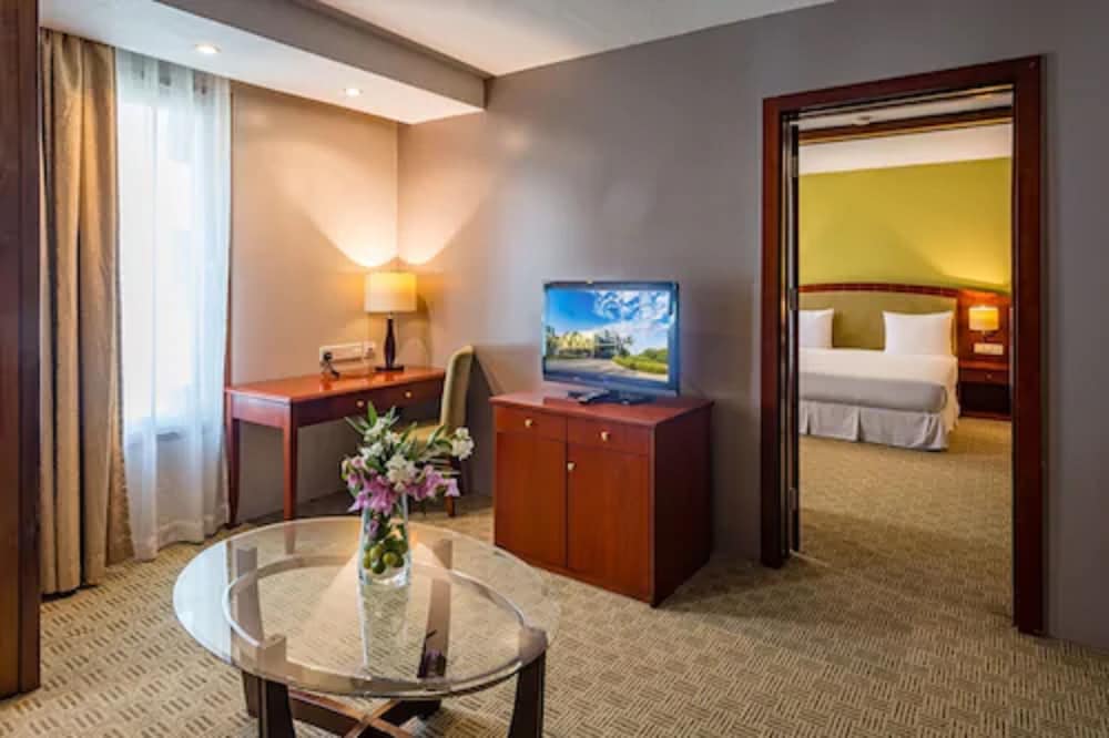 Suite, 1 King Bed photo 1