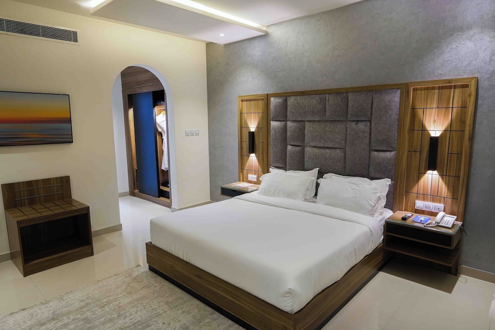 Executive Suite - Photo 5