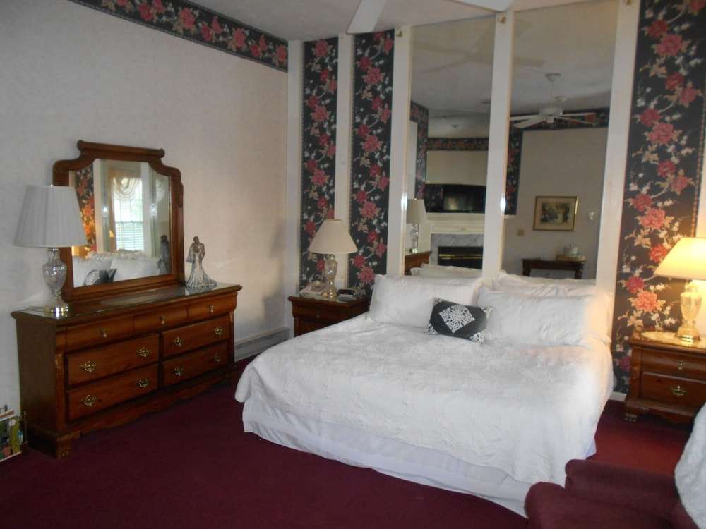 Room, 1 King Bed, Jetted Tub (Anniversary)