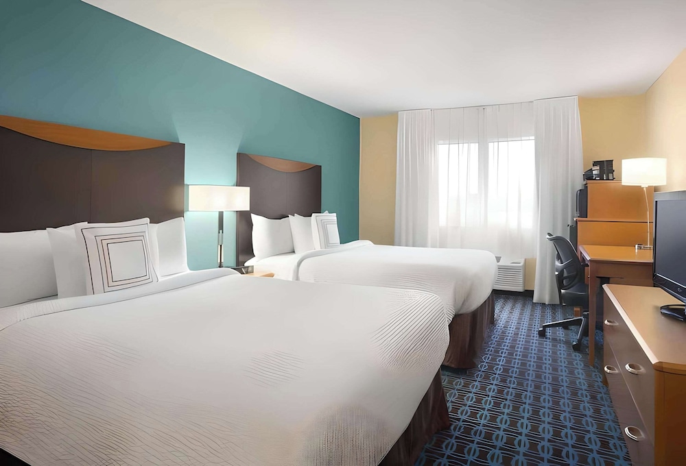 Standard Room, 2 Queen Beds, Non Smoking - Photo 2