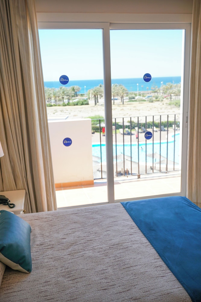 Quadruple Room, Ocean view (3 Adultos + 1 Child) Quadruple Room, Ocean view (3 Adultos + 1 Child)